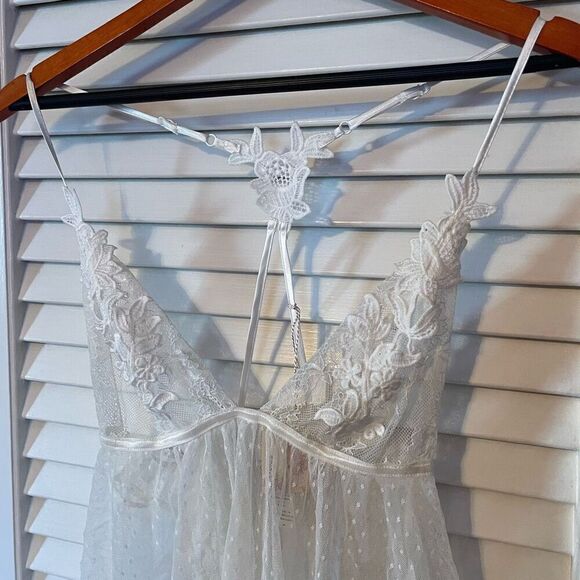 IN BLOOM | white bridal lingerie and robe combo M NWT - Picture 9 of 16